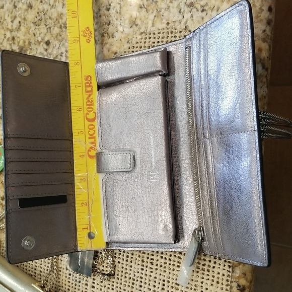 INC womens metallic pewter/silver crossbody clutch with silver chain strap - Picture 6 of 8